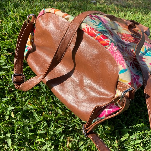 PLUM Flower Power BackPack 🎒 🌸 - Picture 6 of 8